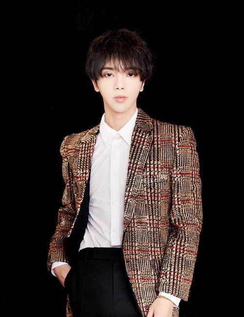 明星爆料唐三镜视频播放,明星爆料背后的视频播放之谜 第1张 明星爆料唐三镜视频播放,明星爆料背后的视频播放之谜 第1张